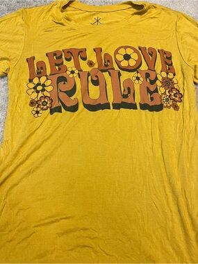 Vintage-Inspired 'Let Love Rule' Graphic Tee